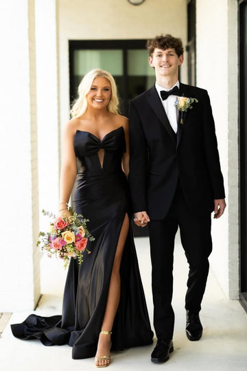 Black keyhole mermaid bodycon formal dress with leg slit.