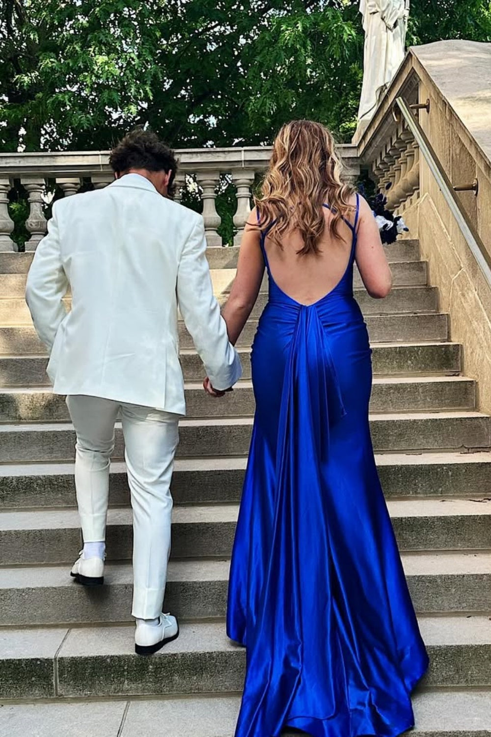Royal blue mermaid prom dress featuring a corset bodice, double shoulder straps, high leg slit, and matching shawl.