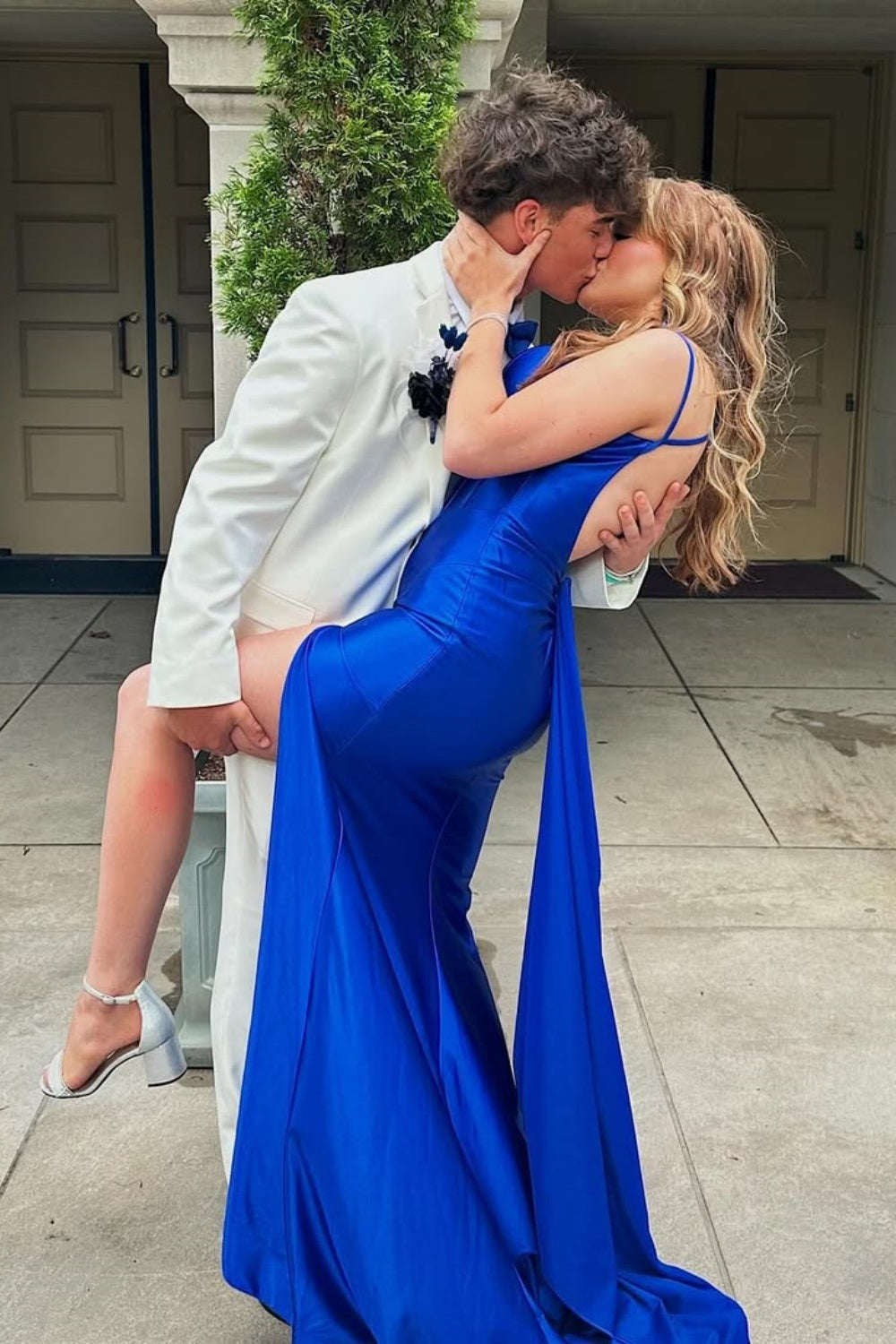 Royal blue mermaid prom dress featuring a corset bodice, double shoulder straps, high leg slit, and matching shawl.